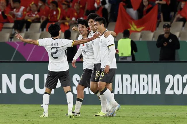 Bước 1: Quét mã QR để tải app BJ88